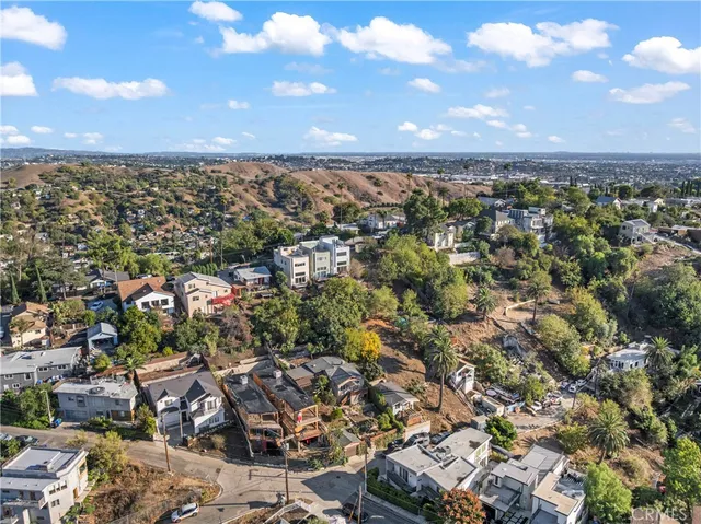 $789,000 | 3320 Reynolds Avenue, Montecito Heights, CA 90032