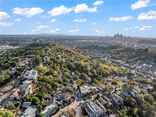 $789,000 | 3320 Reynolds Avenue, Montecito Heights, CA 90032