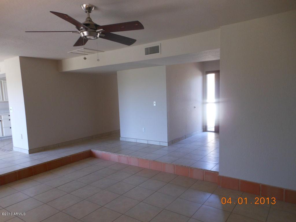 921 East Maddock Road Phoenix, AZ 85086 - Photo 4 of 9 Living Room