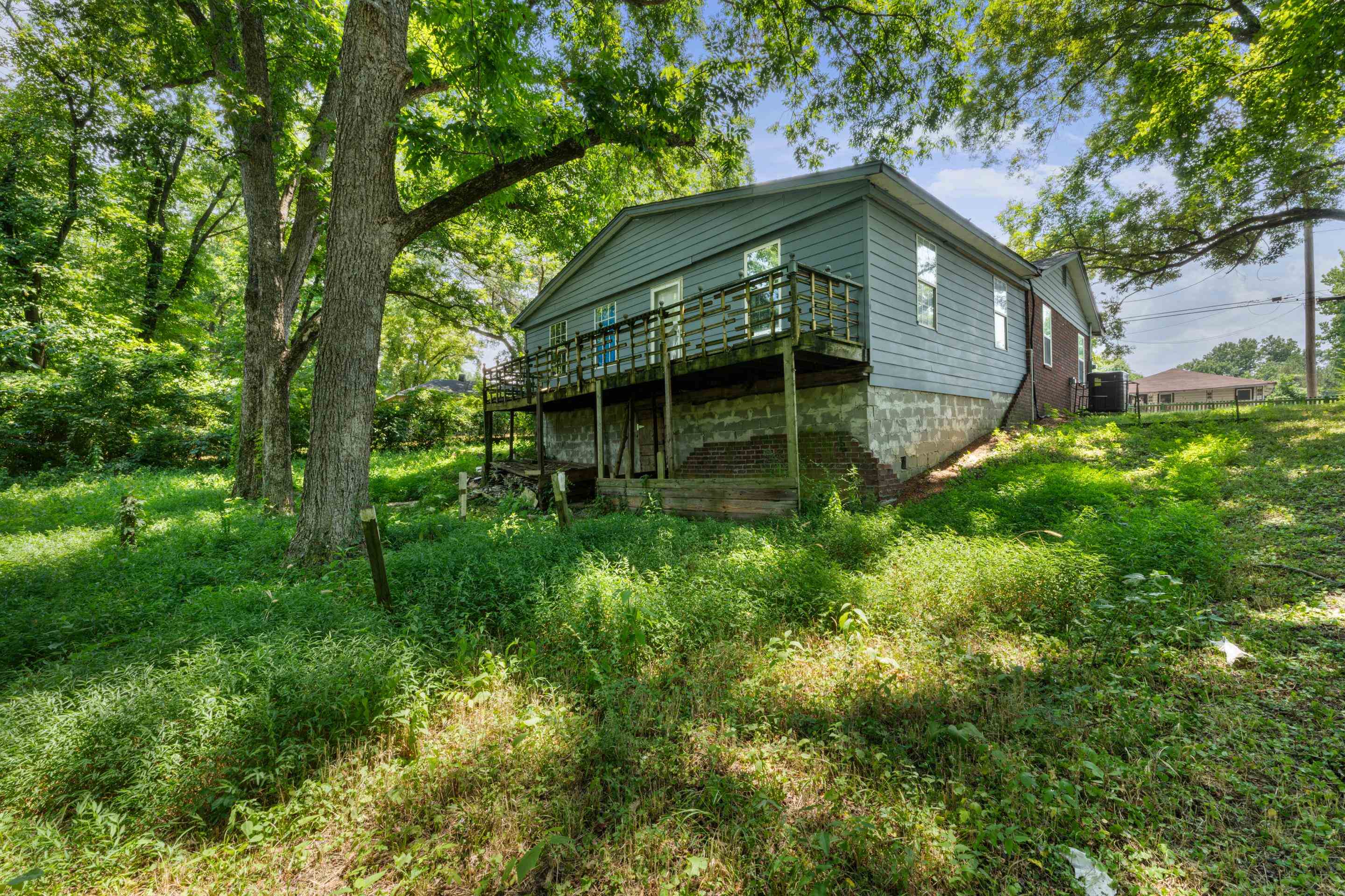 726 Harahan Road Memphis, TN 38109 - Photo 23 of 24 Rear view of property with a deck