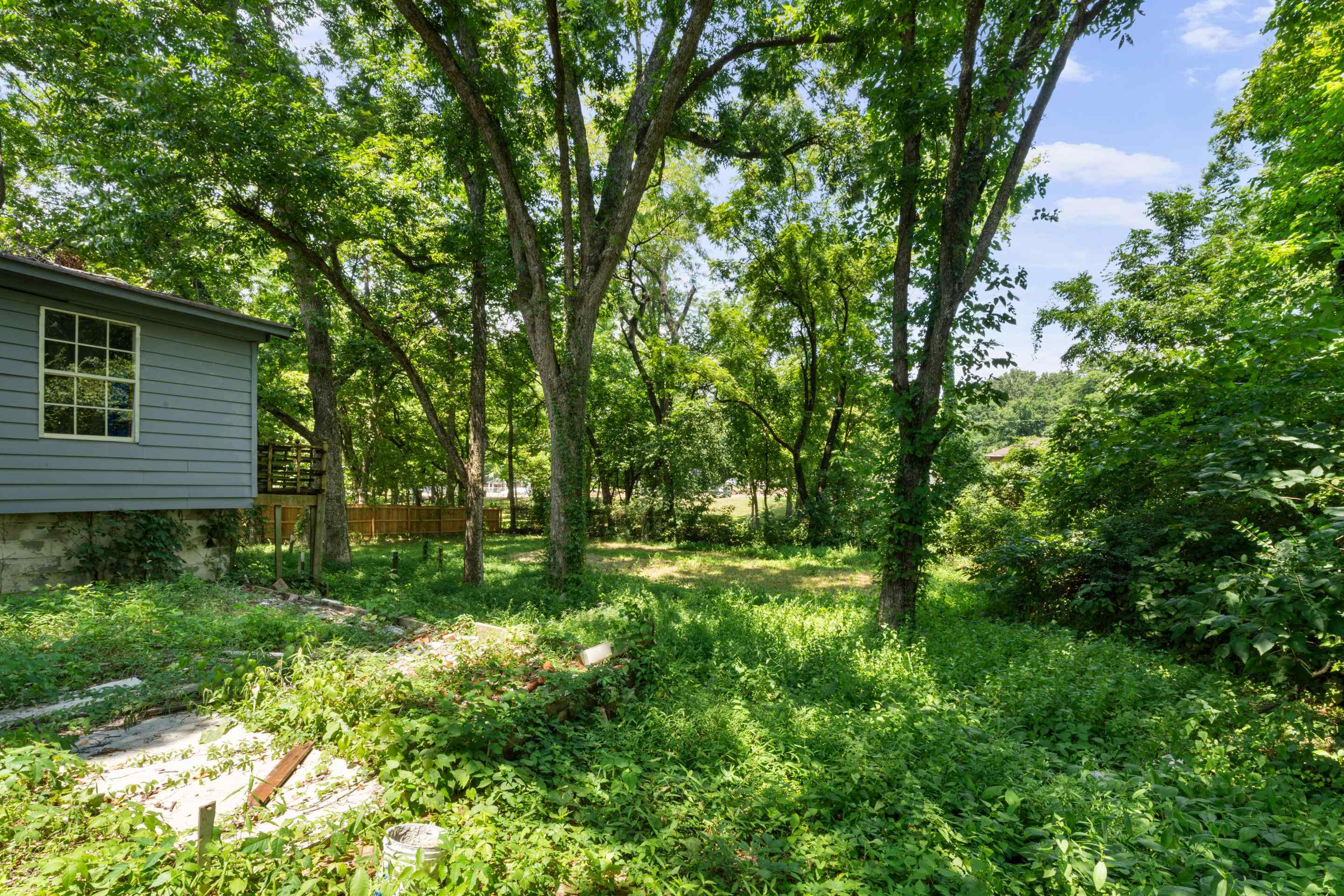 726 Harahan Road Memphis, TN 38109 - Photo 24 of 24 View of yard