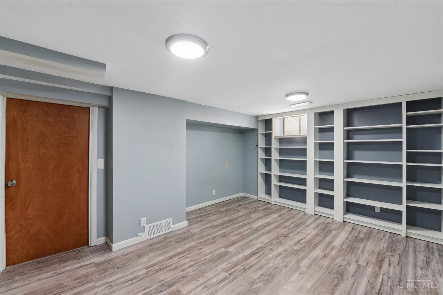 627 Roebling Road Cincinnati, OH 45238 - Photo 23 of 53