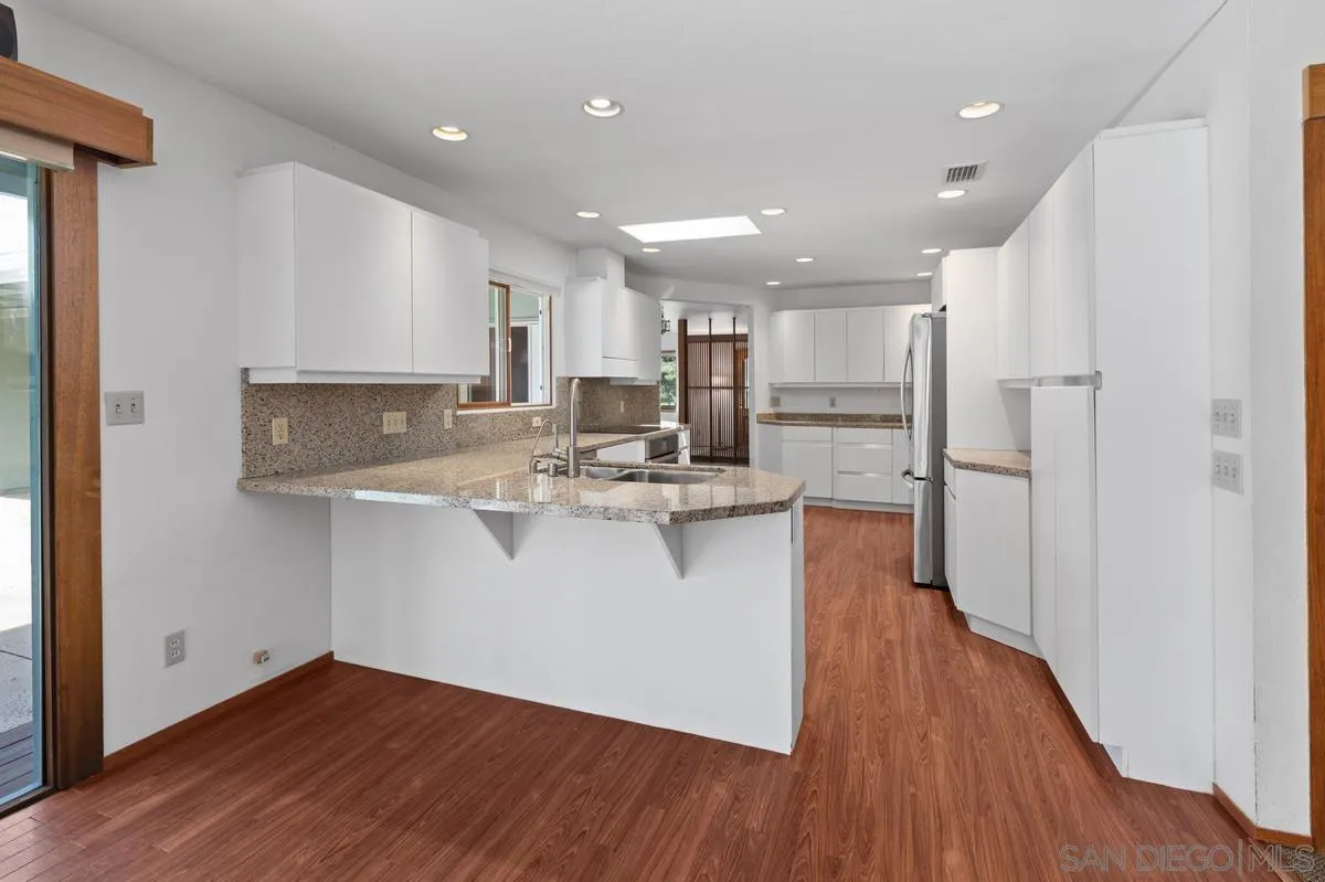 2615 Ellentown Road La Jolla, CA 92037 - Photo 12 of 31
