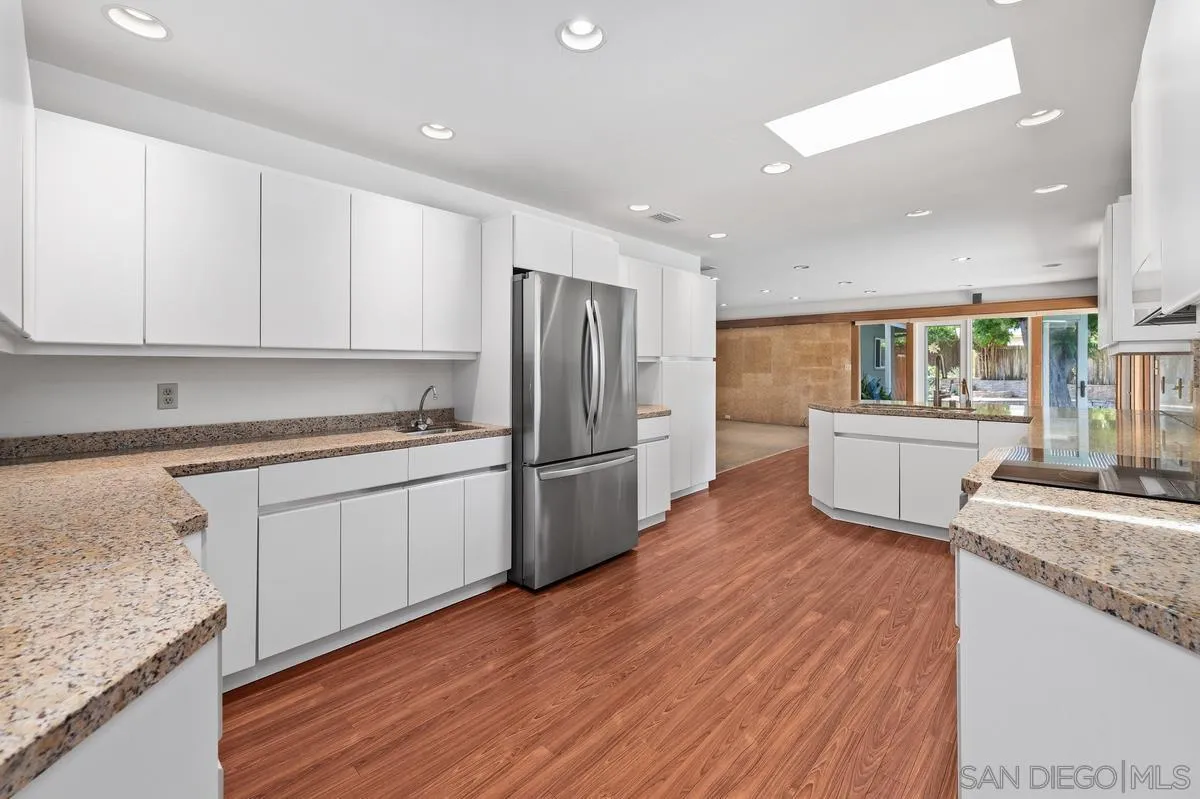 2615 Ellentown Road La Jolla, CA 92037 - Photo 10 of 31