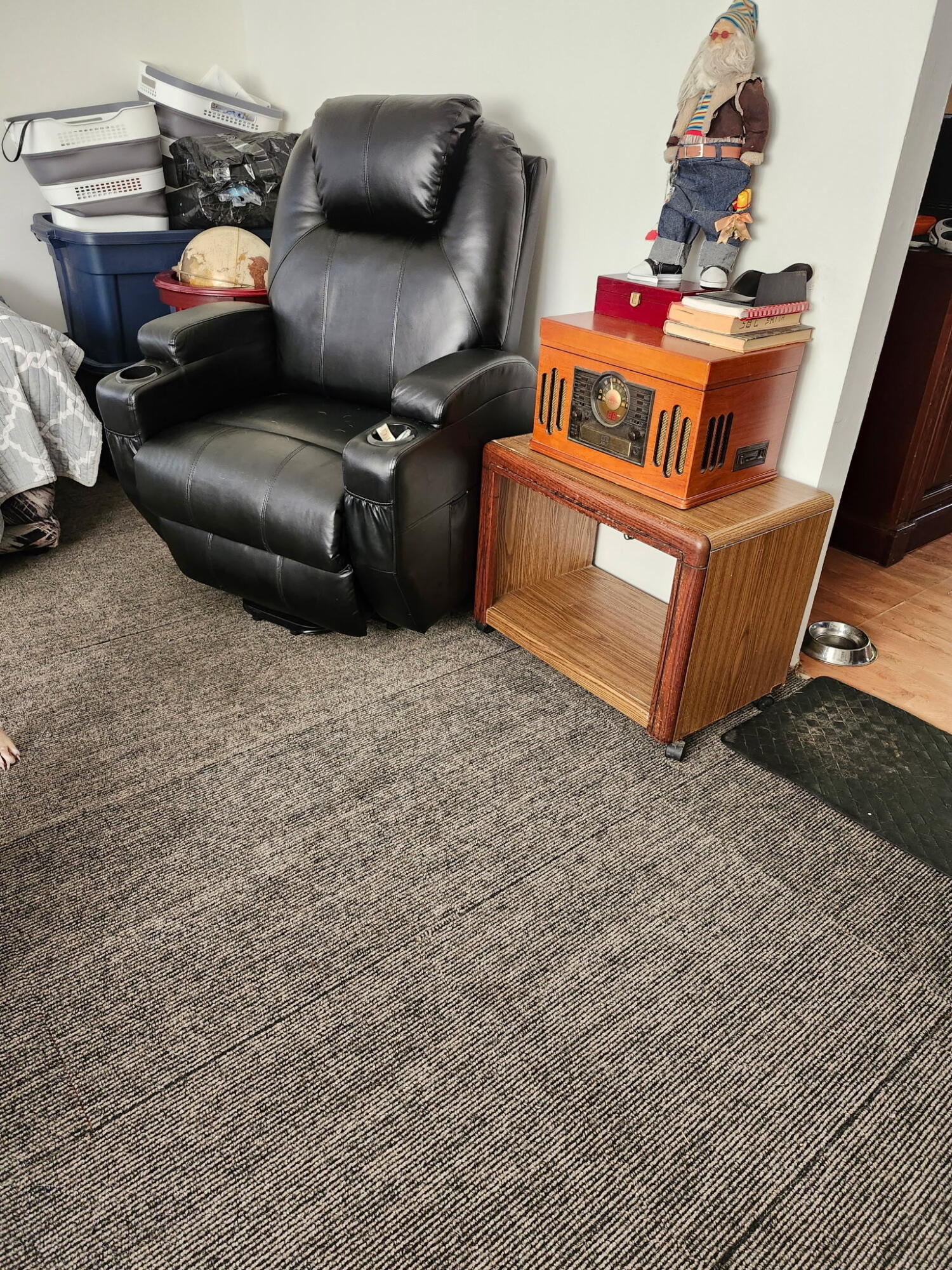 64145 Brick Church Road Cassopolis, MI 49031 - Photo 4 of 13 Livingroom