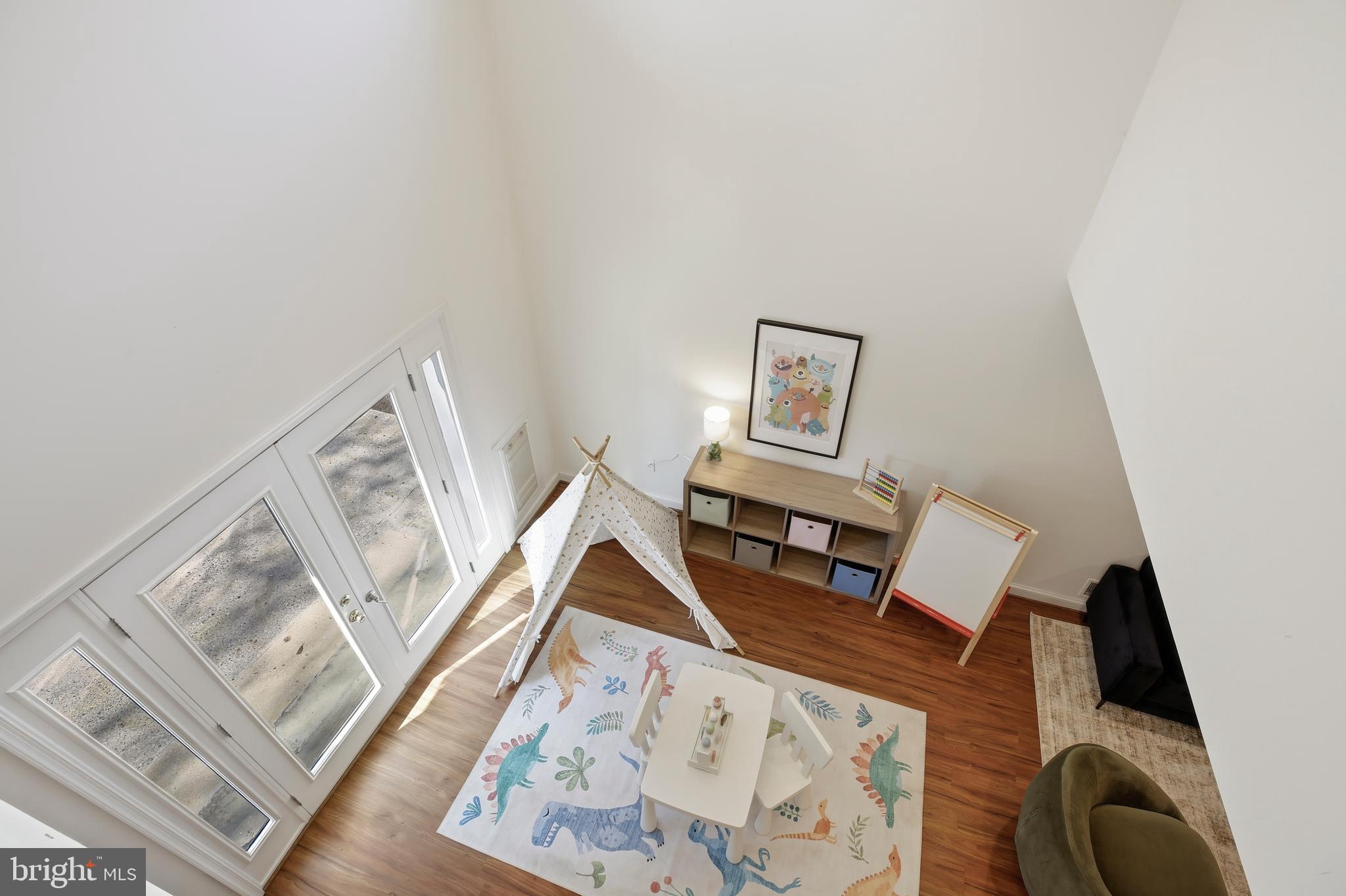 9914 Fernwood Road Bethesda, MD 20817 - Photo 37 of 61 a bed room with a bed