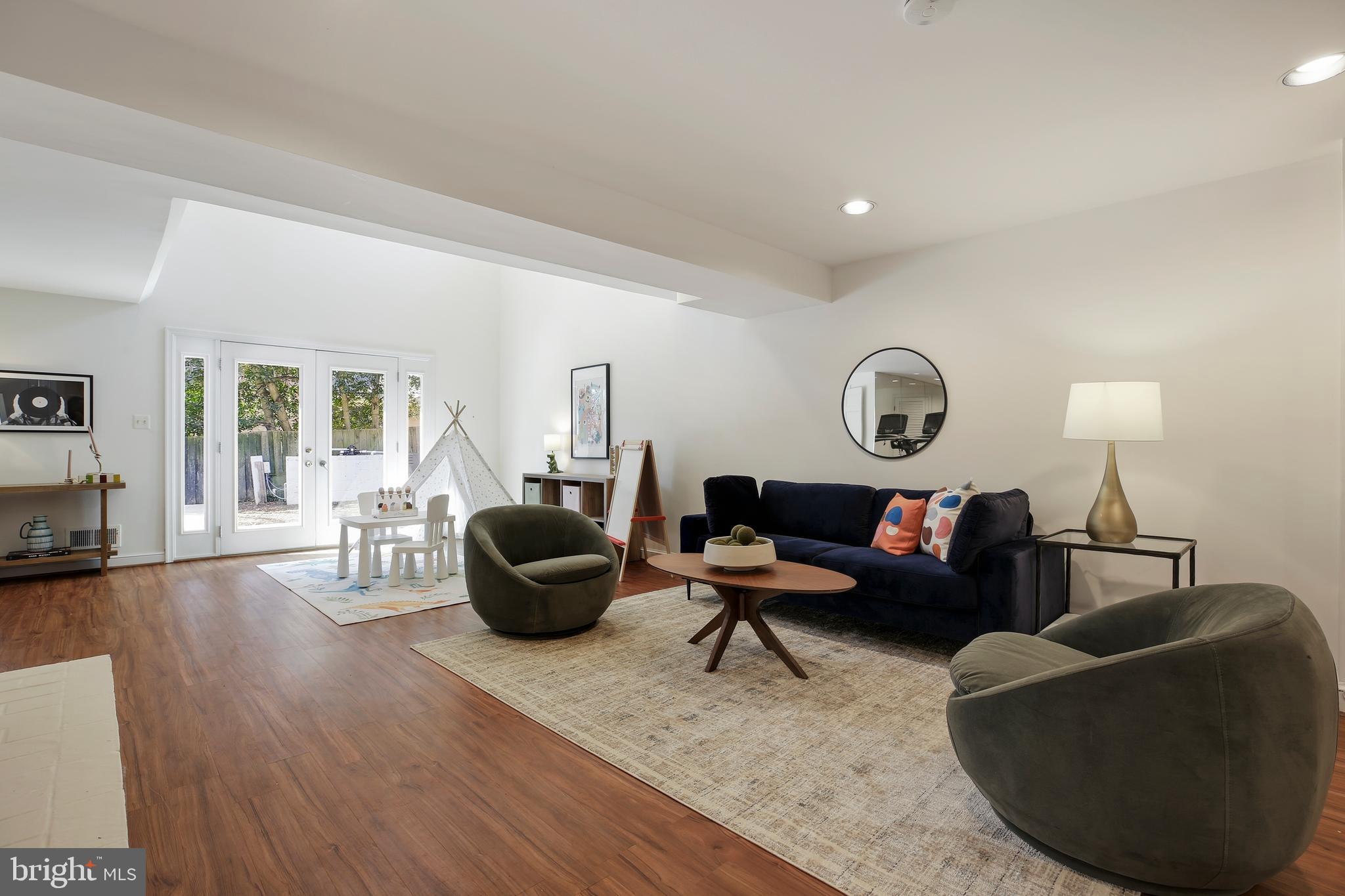 9914 Fernwood Road Bethesda, MD 20817 - Photo 40 of 61 a living room with furniture and a large window