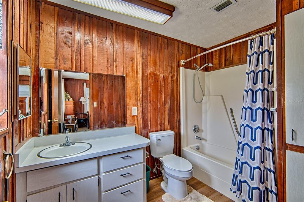 6537 Triest Avenue Keystone Heights, FL 32656 - Photo 18 of 36 a bathroom with a sink toilet and shower