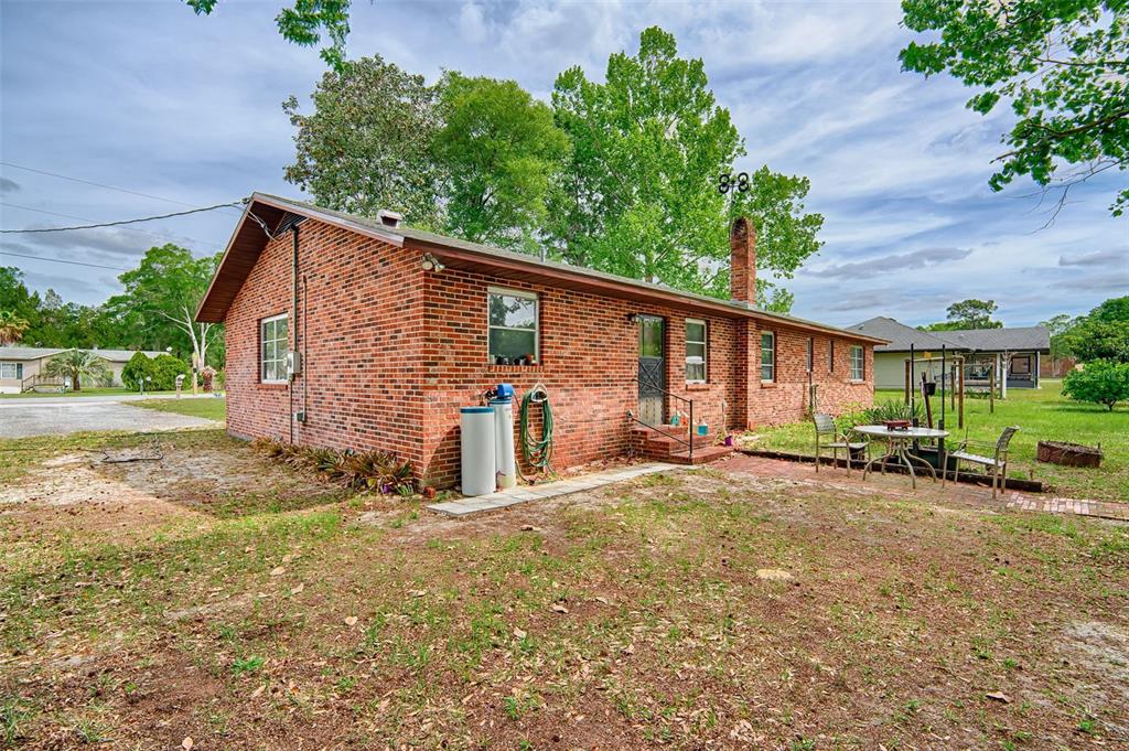 6537 Triest Avenue Keystone Heights, FL 32656 - Photo 26 of 36 a view of a house with backyard and sitting area