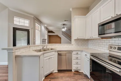 $325,000 | 1820 Sand Stone Drive, Sanger, TX 76266