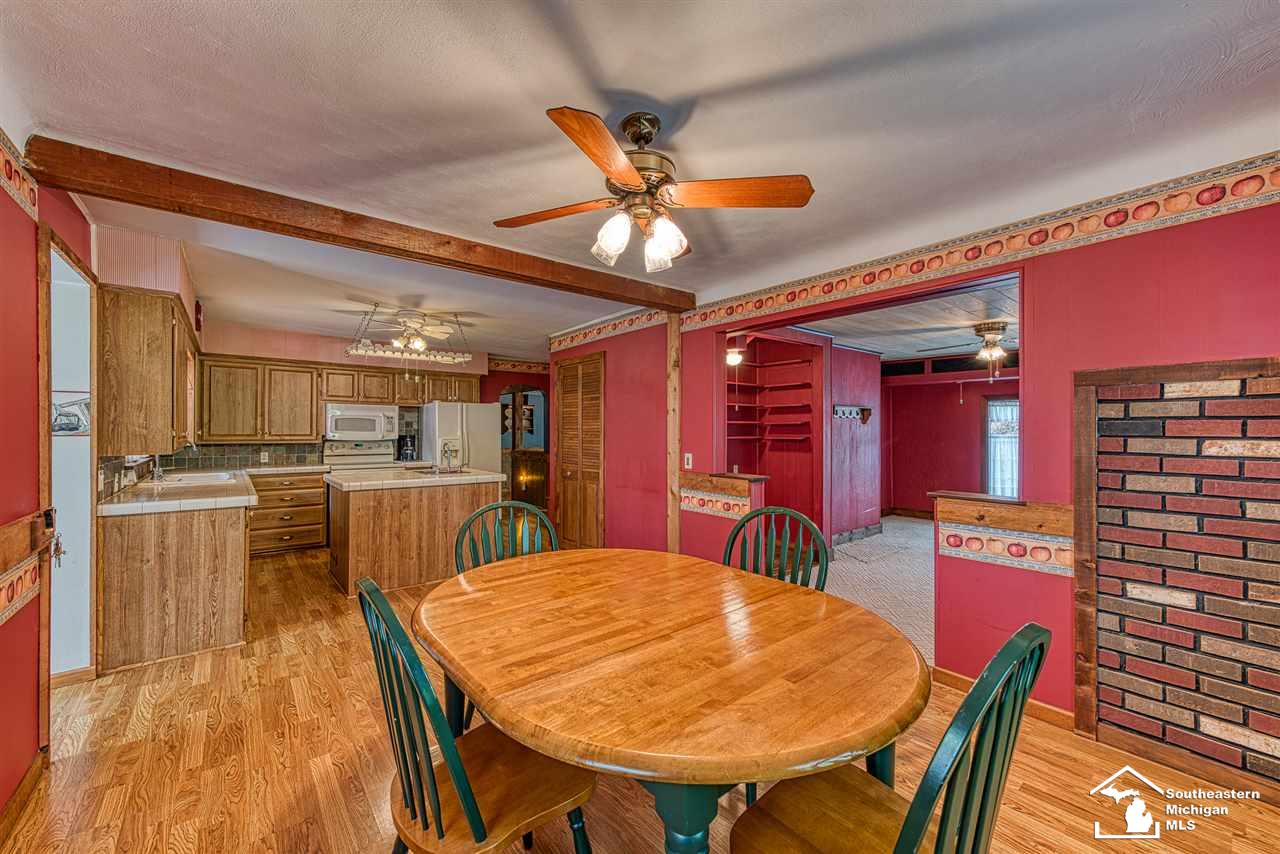 18065 Albain Road Petersburg, MI 49270 - Photo 6 of 21 31381391-5.JPG
