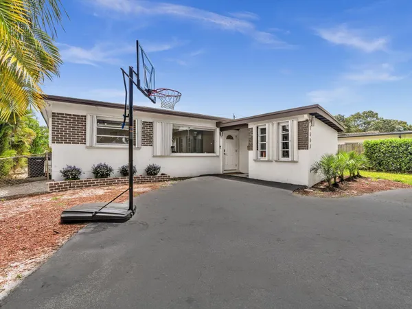 $849,000 | 2003 North 42nd Avenue, Hollywood, FL 33021