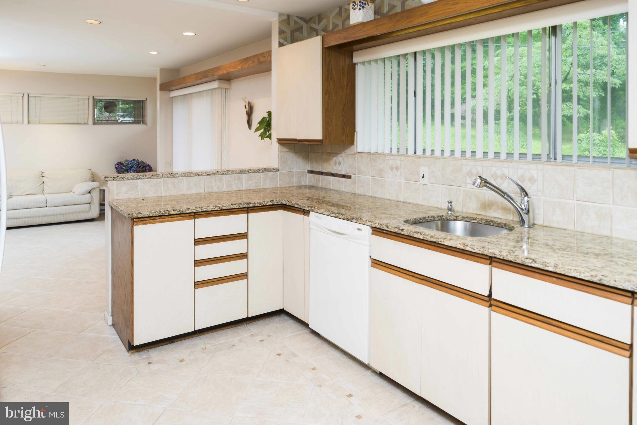1801 Greenberry Road Baltimore, MD 21209 - Photo 11 of 30 Kitchen