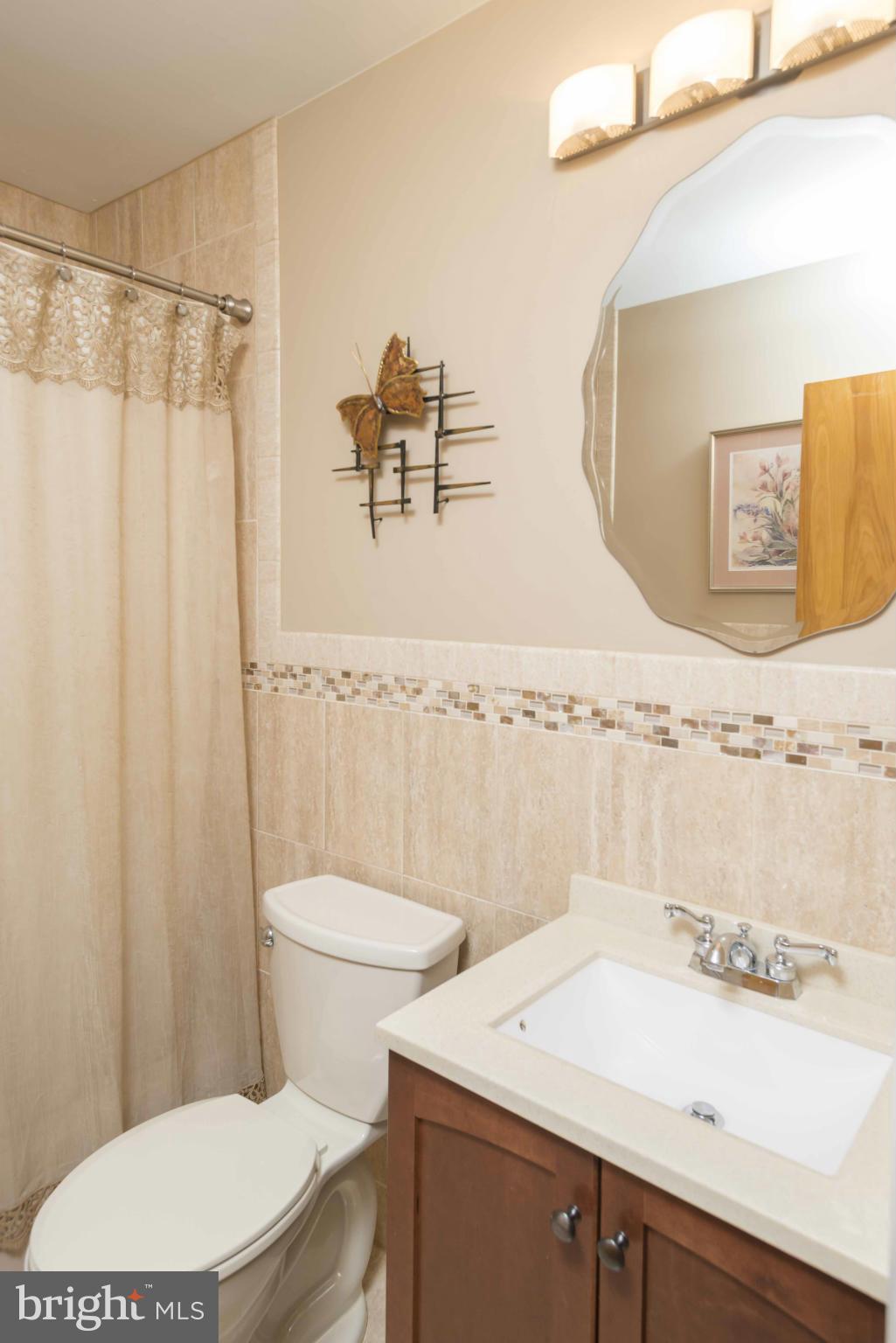 1801 Greenberry Road Baltimore, MD 21209 - Photo 15 of 30 Hall Full Bath
