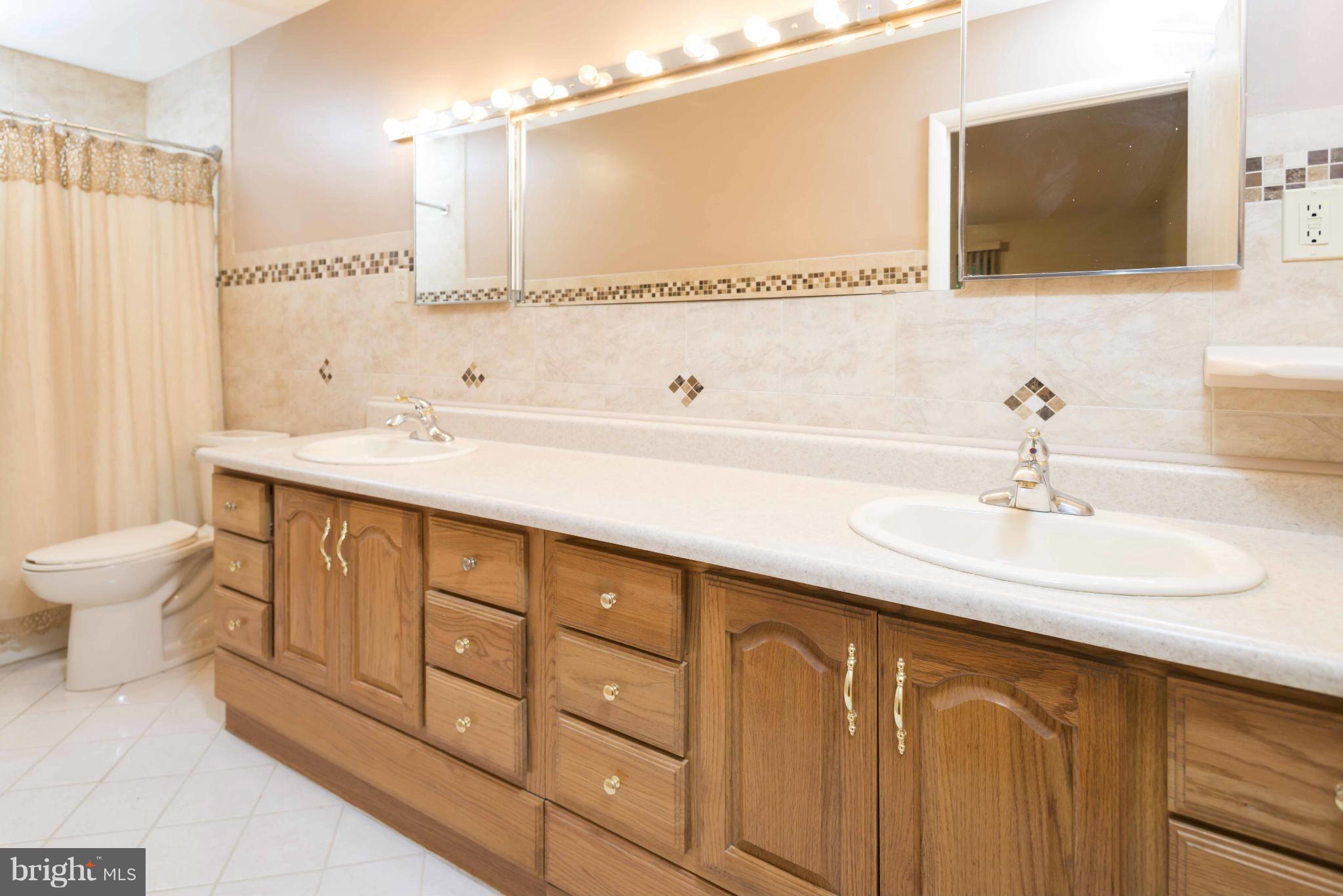 1801 Greenberry Road Baltimore, MD 21209 - Photo 18 of 30 Bath (Master)