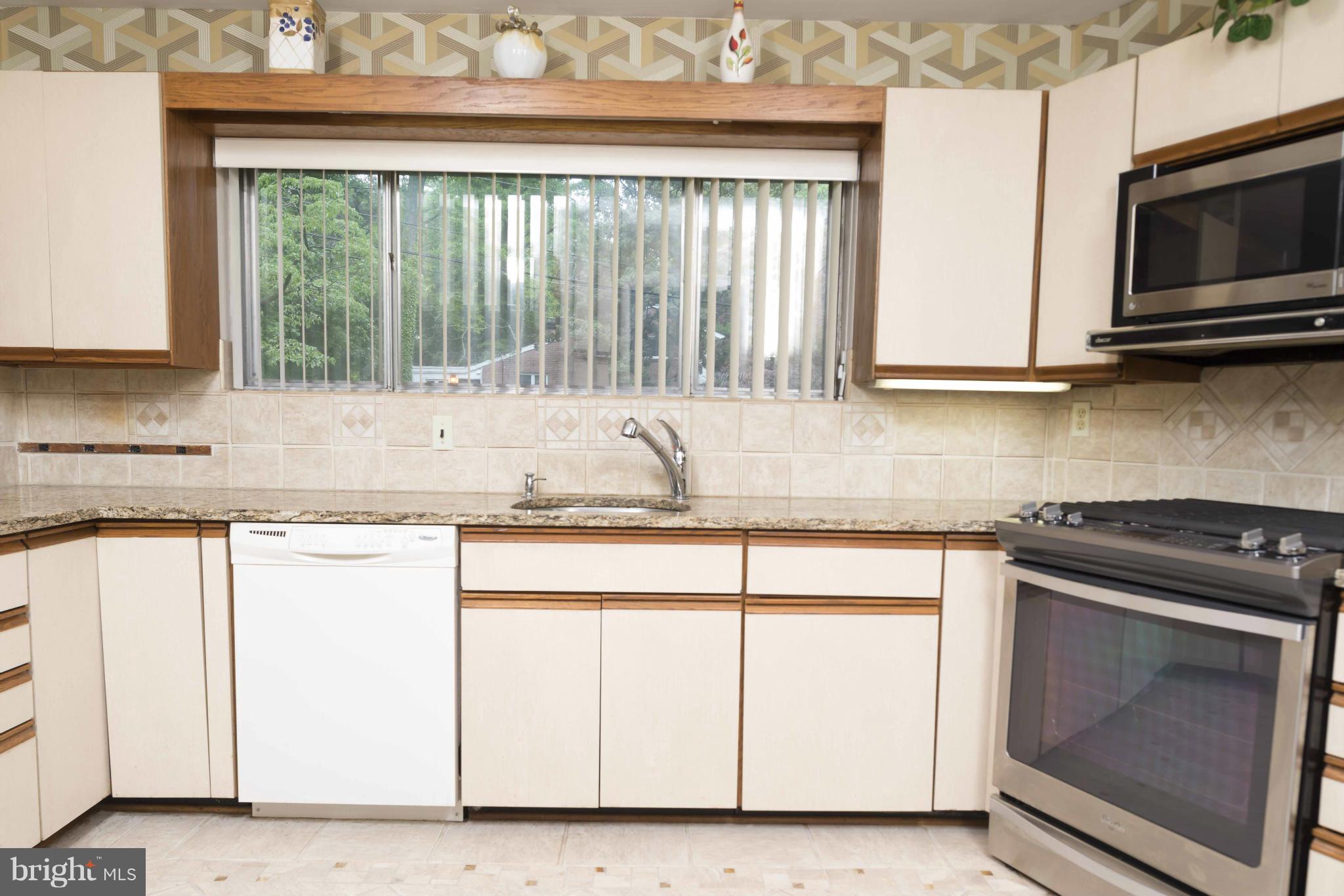 1801 Greenberry Road Baltimore, MD 21209 - Photo 9 of 30 Kitchen