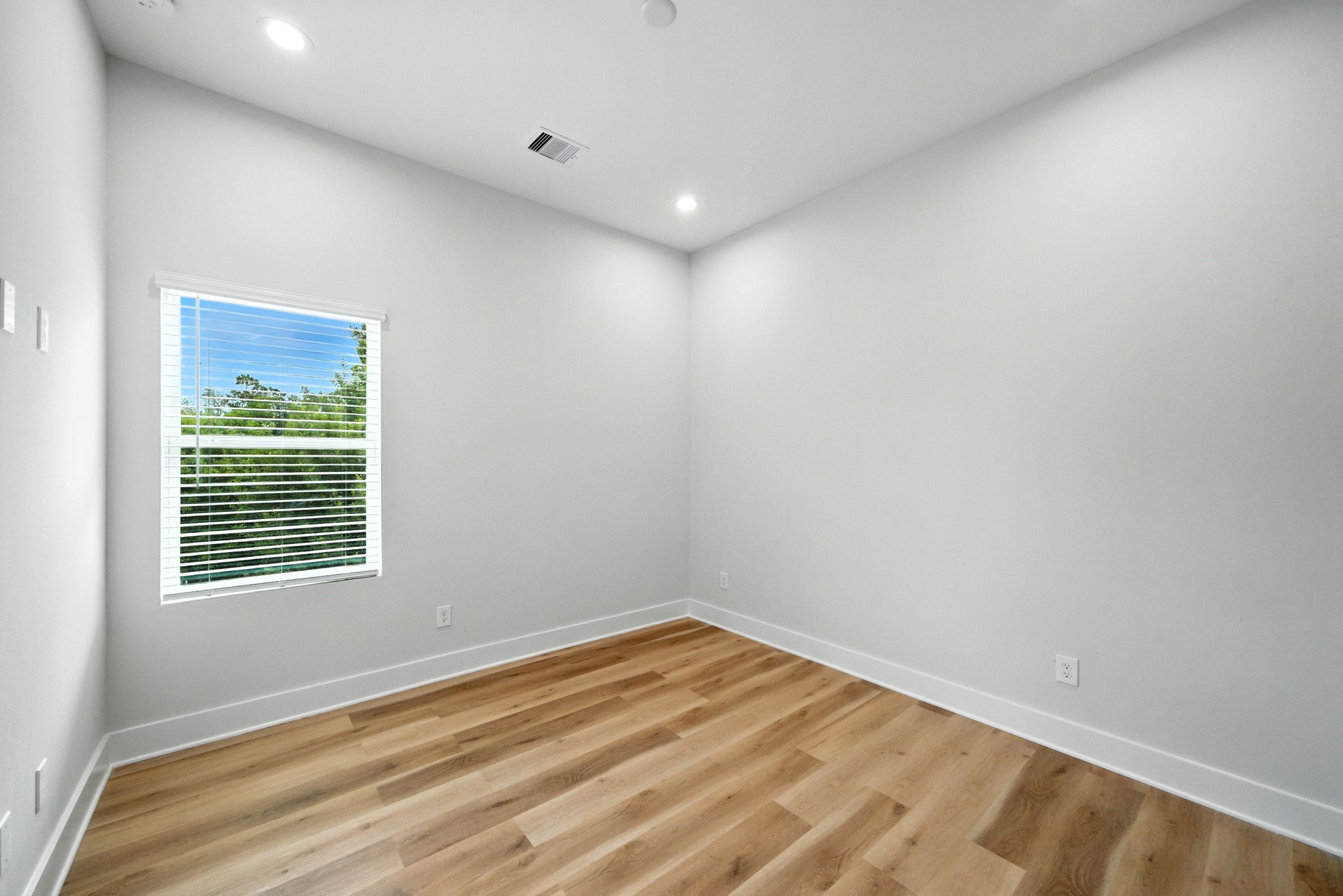 2306 Hoskins Drive, Unit B Houston, TX 77080 - Photo 20 of 27 a view of empty room with wooden floor