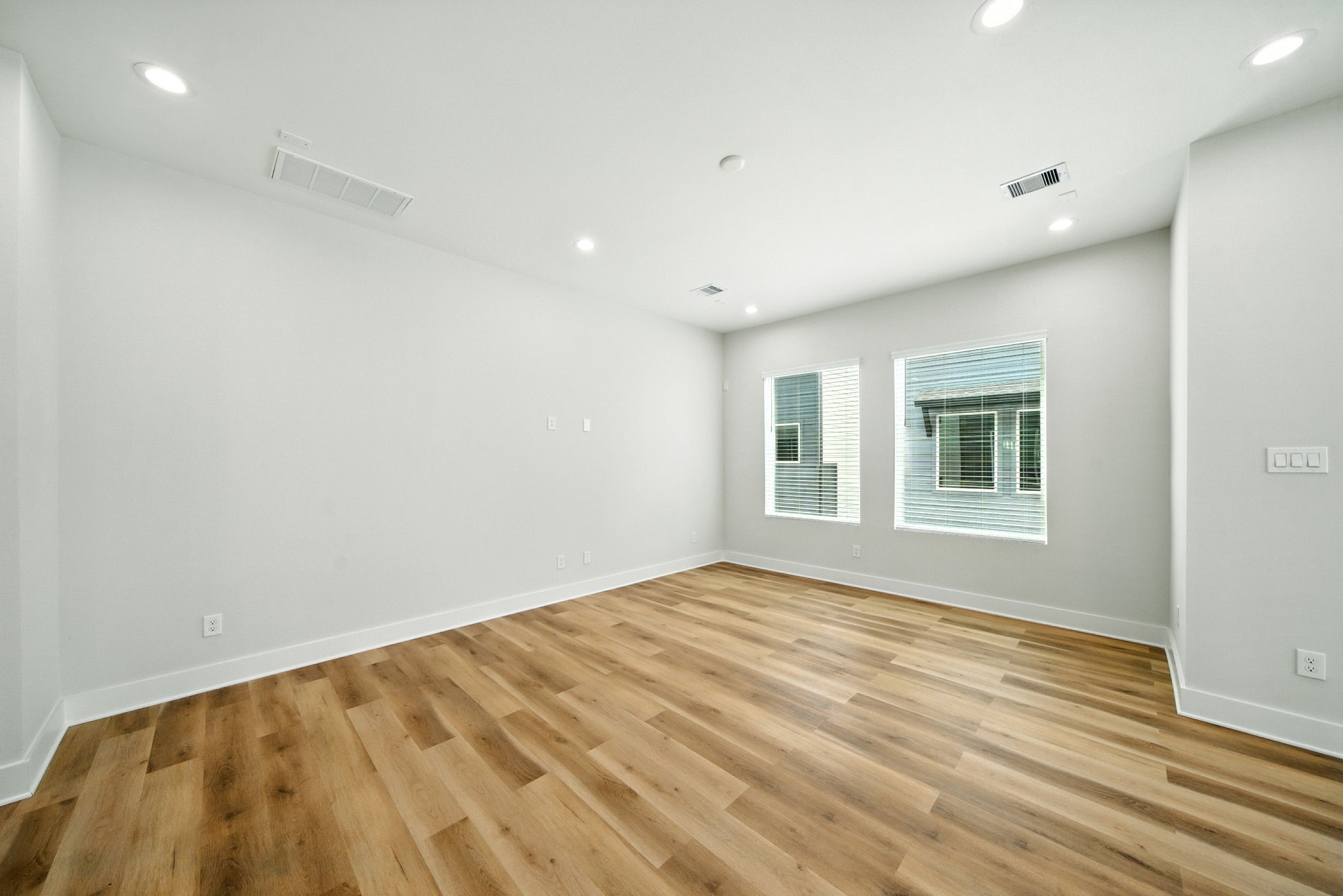 2306 Hoskins Drive, Unit B Houston, TX 77080 - Photo 10 of 27 a view of empty room with wooden floor and fan