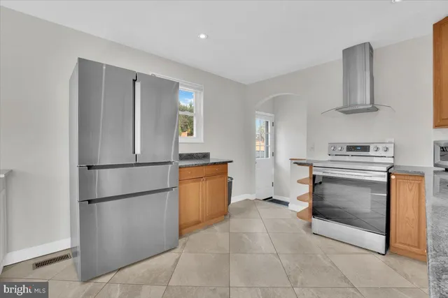 $3,950 | 4715 Boiling Brook Parkway, Rockville, MD 20852