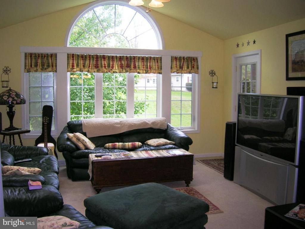 202 Audrey Drive Lititz, PA 17543 - Photo 3 of 11 Gallery Image 3