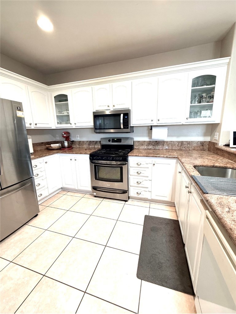 17886 Robusta Drive Riverside, CA 92503 - Photo 10 of 16