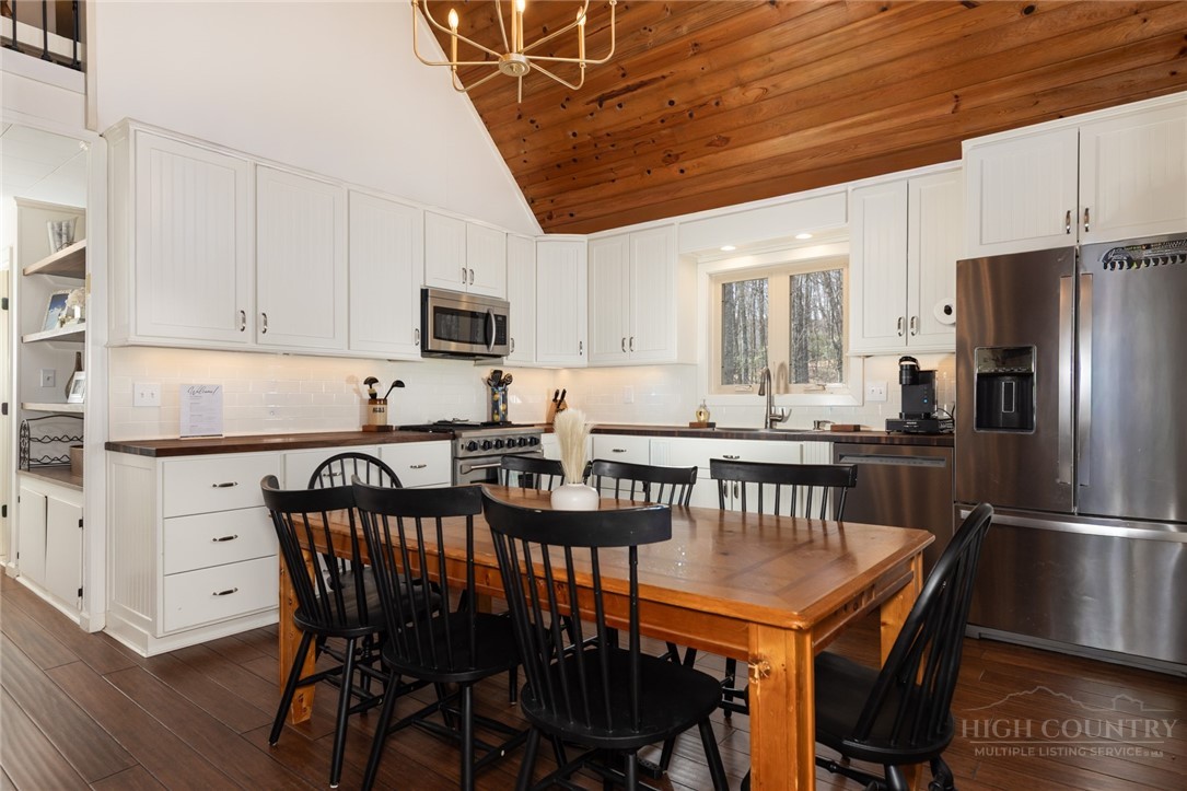 603 Hawk Ridge Road Deep Gap, NC 28618 - Photo 6 of 32 Gallery Image 6