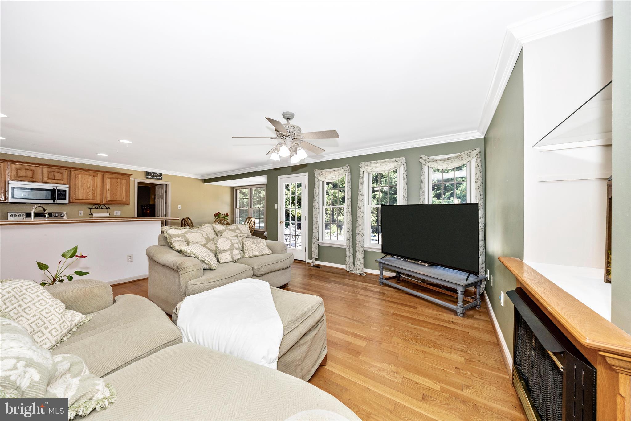 3448 Kaetzel Road Rohrersville, MD 21779 - Photo 5 of 41 Living Room