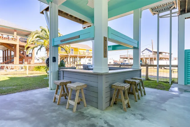 $750,000 | 1759 Redfish Ln Port, Port Bolivar, TX 77650