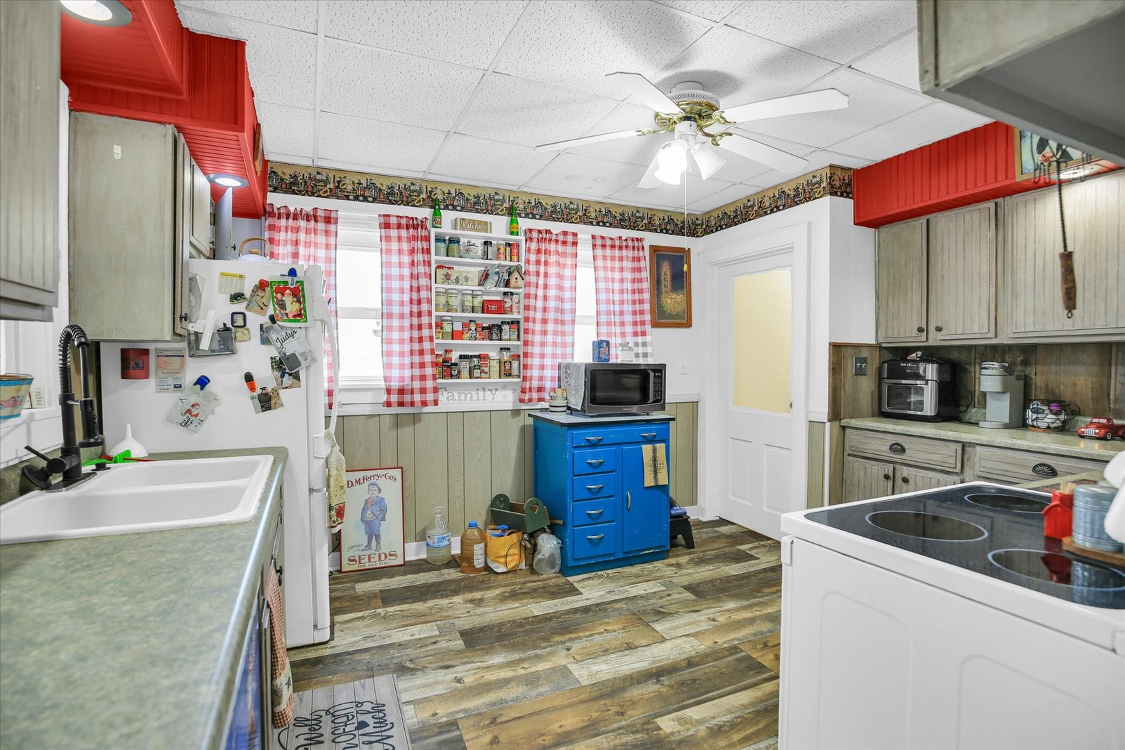23 County Road 300 North Ivesdale, IL 61851 - Photo 29 of 45 a kitchen that has a sink and a stove in it