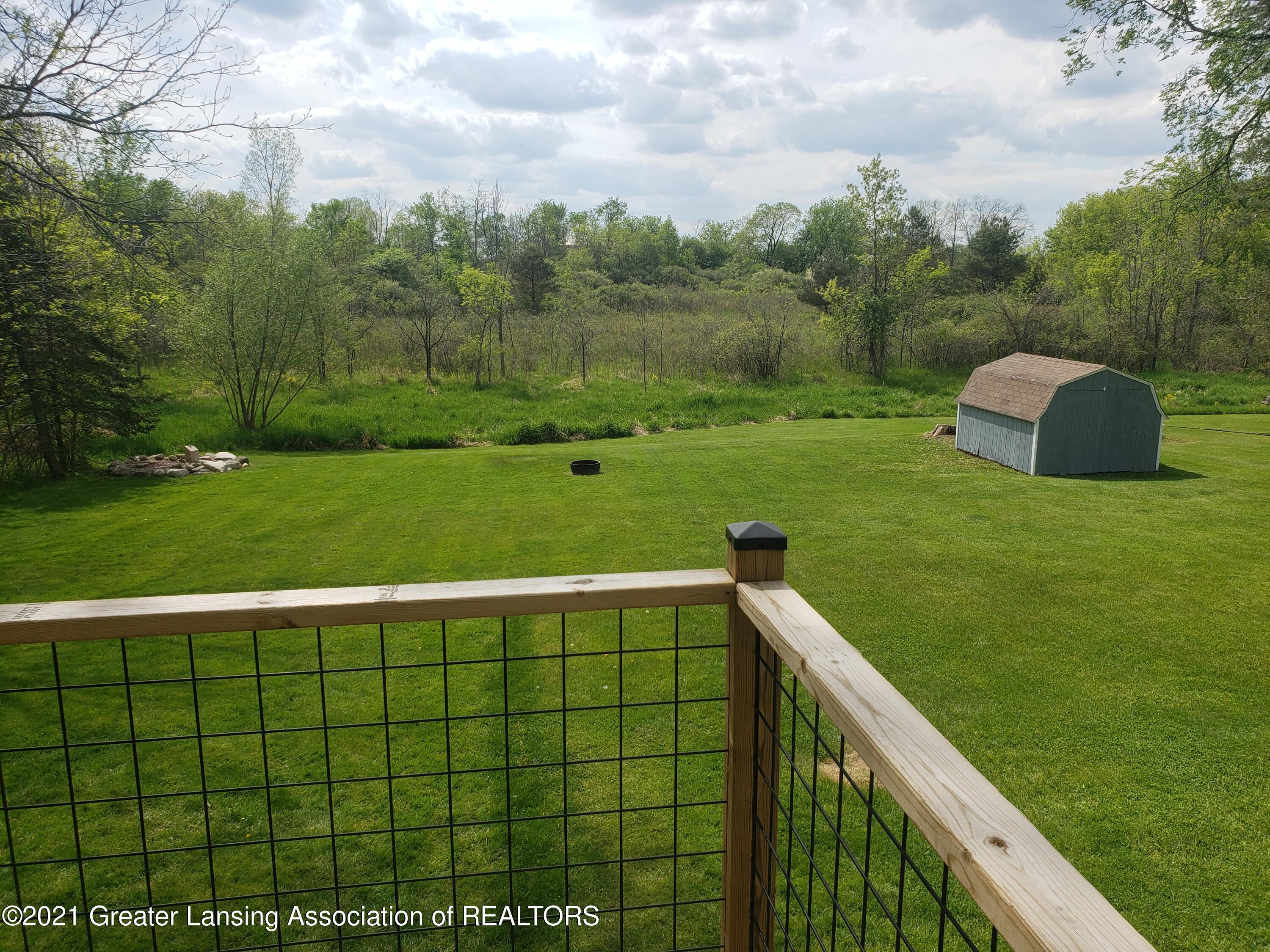 2205 North Canal Road Lansing, MI 48917 - Photo 27 of 31 Back Yard