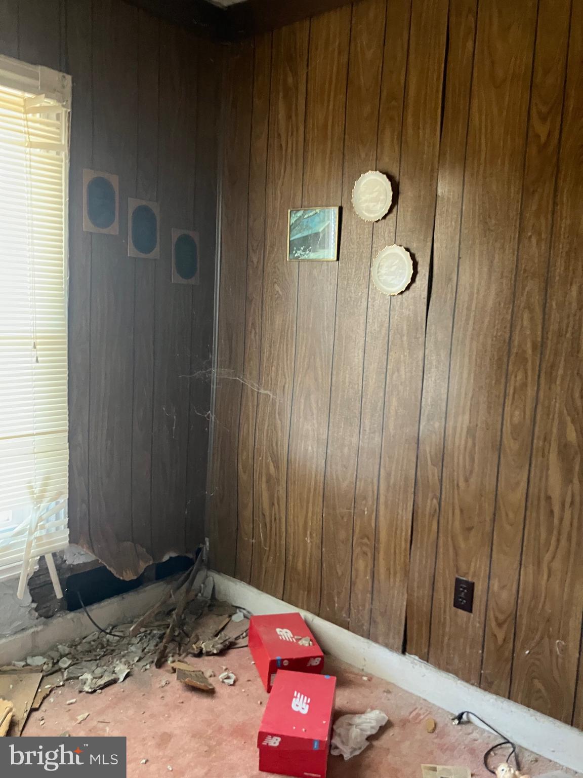 805 East B Street Brunswick, MD 21716 - Photo 13 of 31 a bedroom with a bed and a window