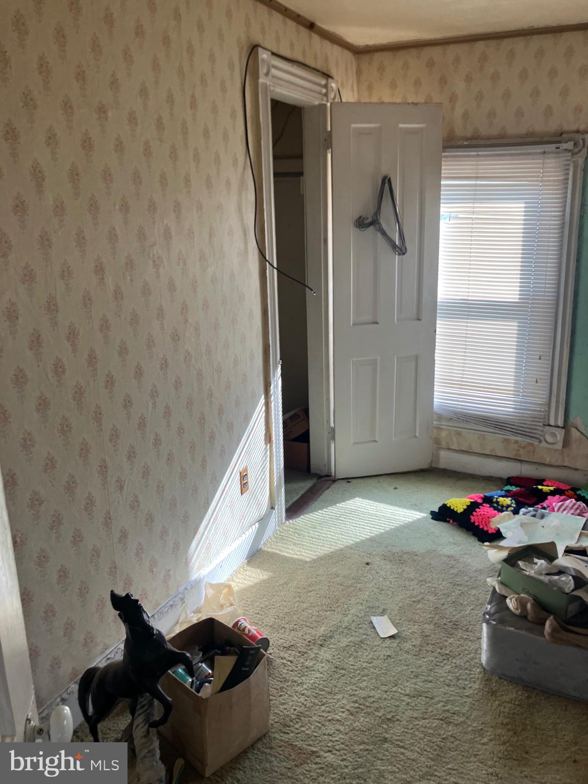 805 East B Street Brunswick, MD 21716 - Photo 23 of 31 a room with furniture and a window