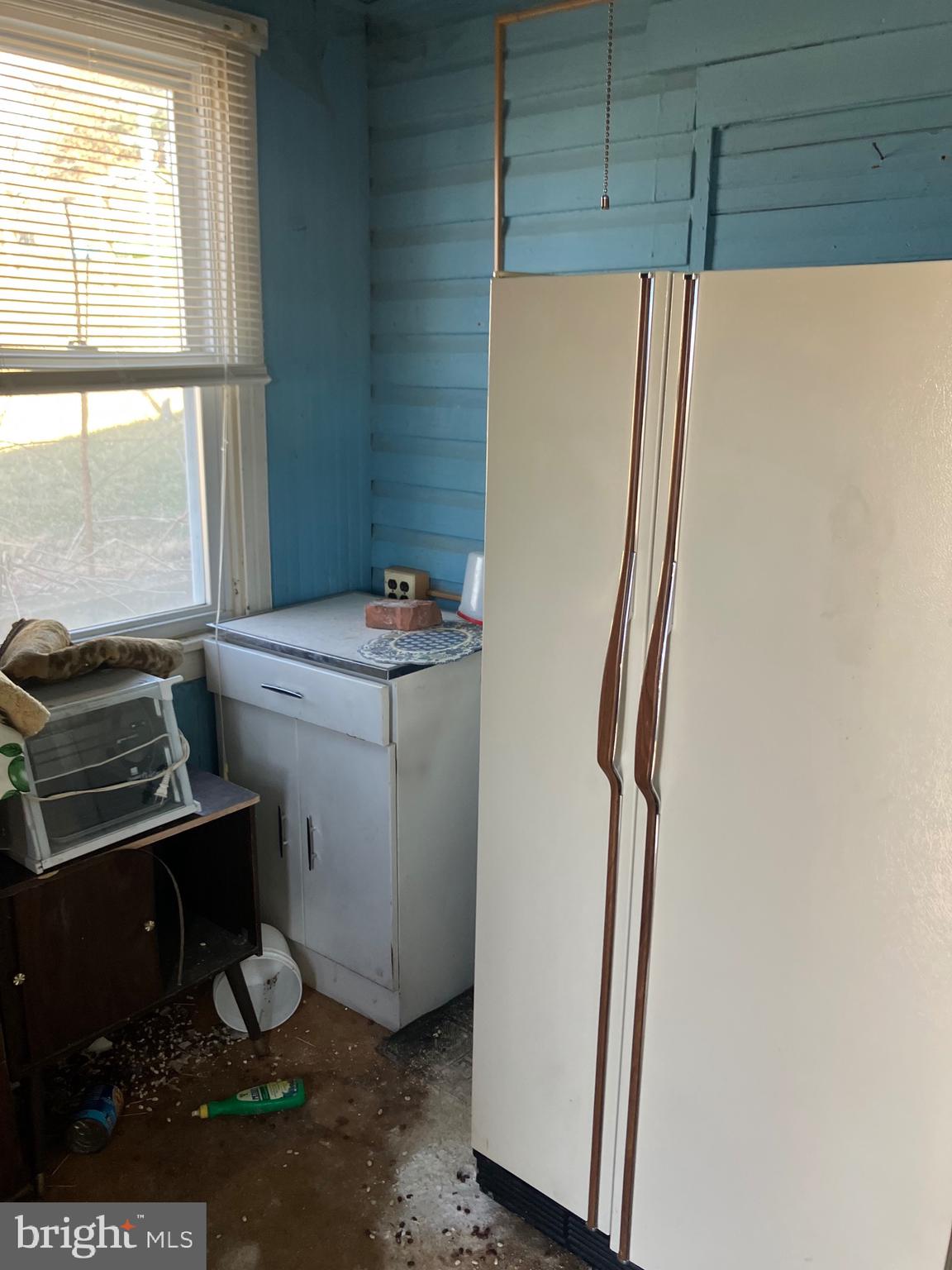 805 East B Street Brunswick, MD 21716 - Photo 4 of 31 a utility room with dryer and washer