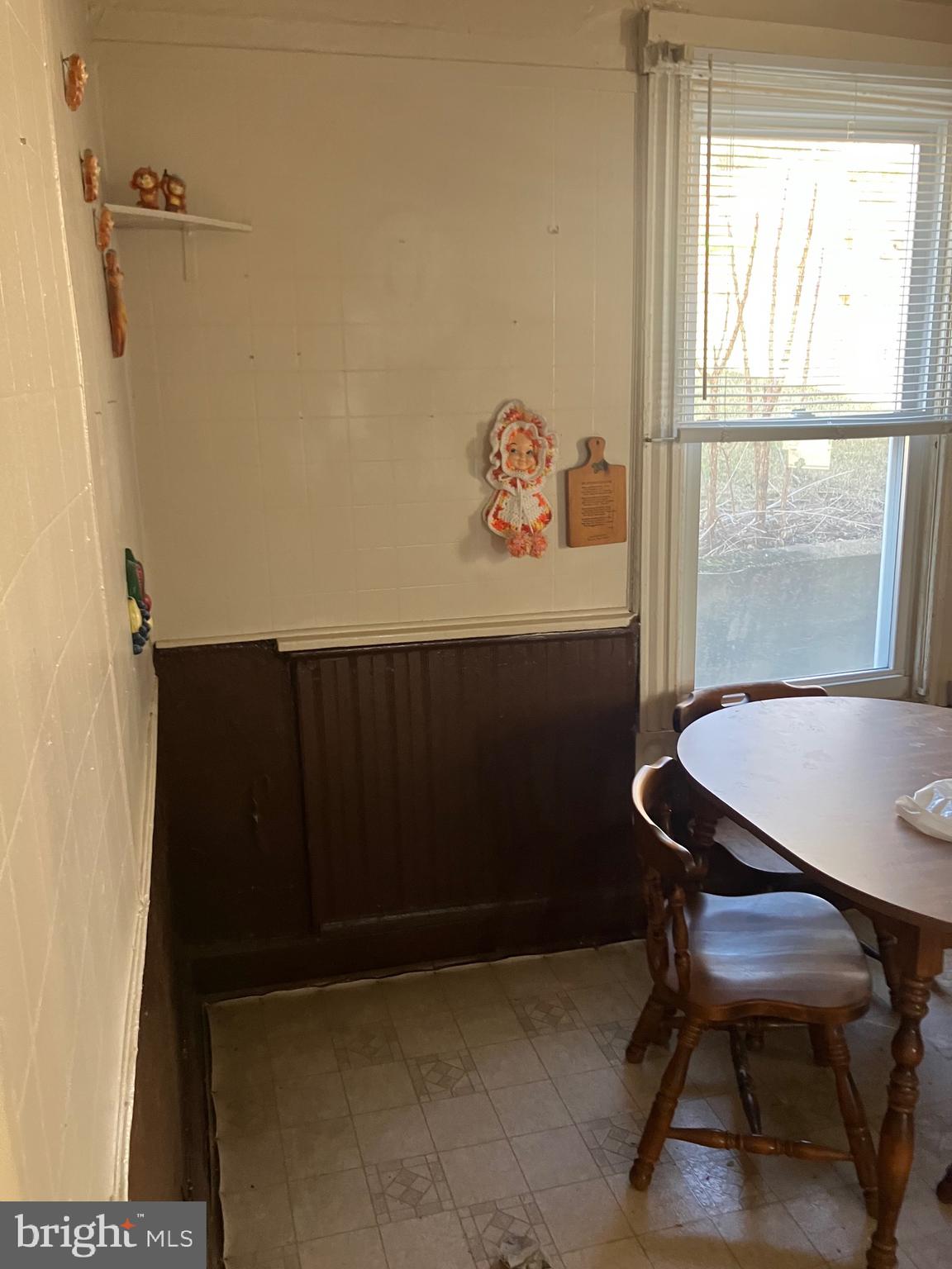 805 East B Street Brunswick, MD 21716 - Photo 5 of 31 a view of a workspace