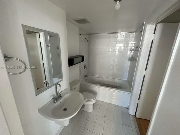 $2,375 | 690 Southwest 1st Court, Unit 1128, Miami, FL 33130