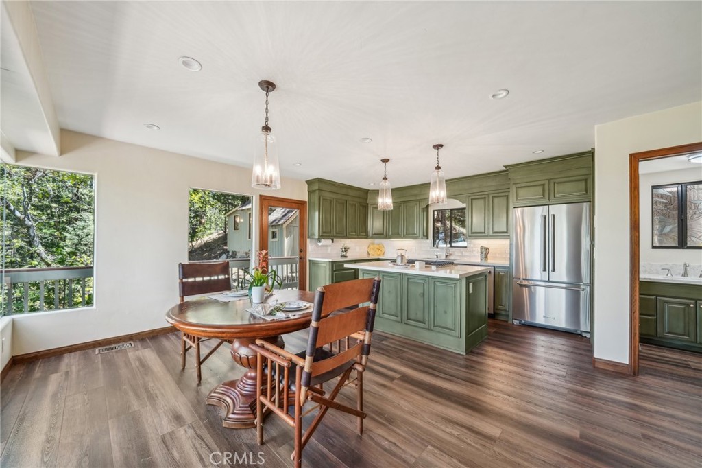 551 Raccoon Lane Lake Arrowhead, CA 92352 - Photo 5 of 43