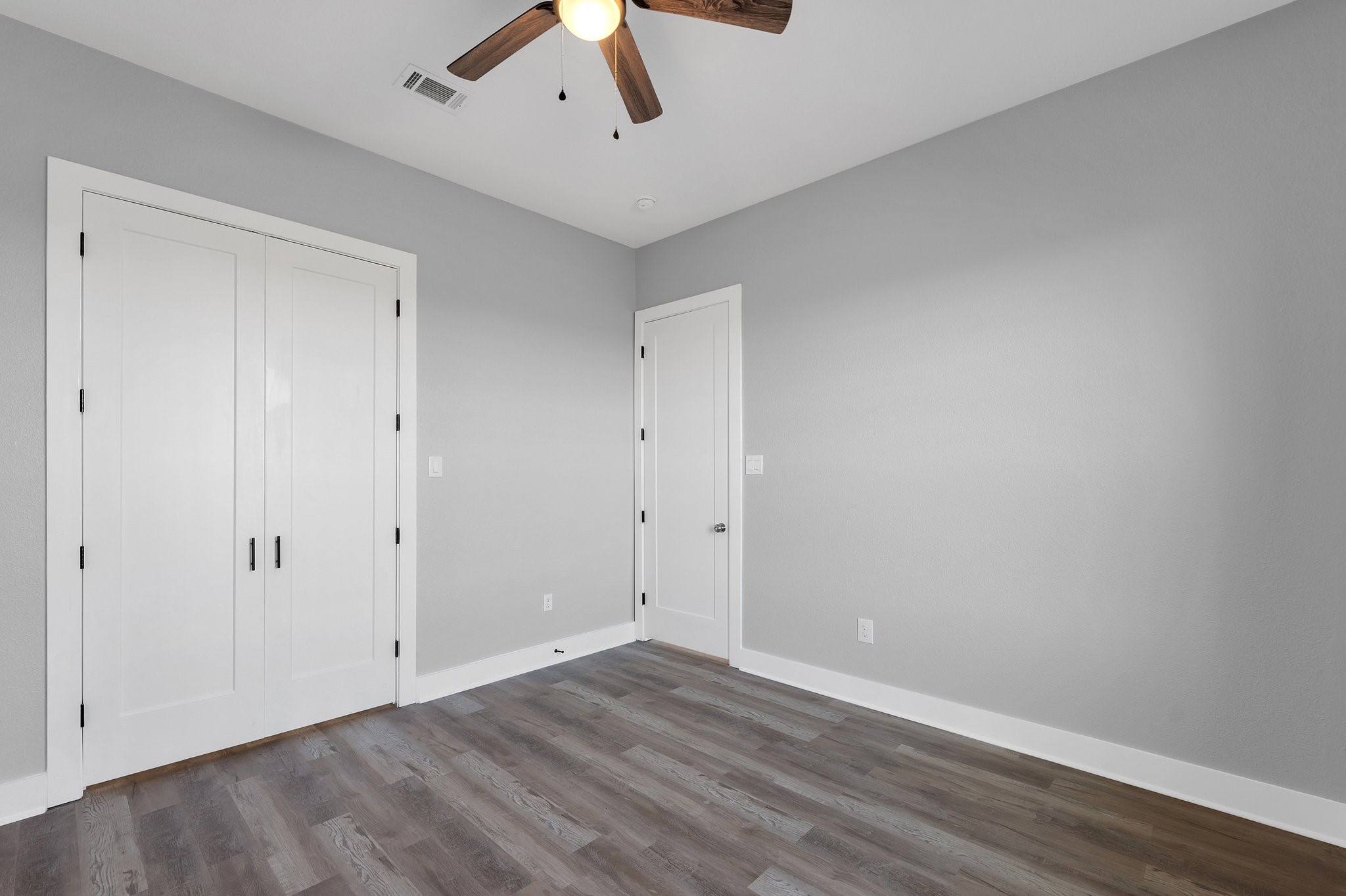 519 Chuckwagon Trail Angleton, TX 77515 - Photo 27 of 34 a view of an empty room