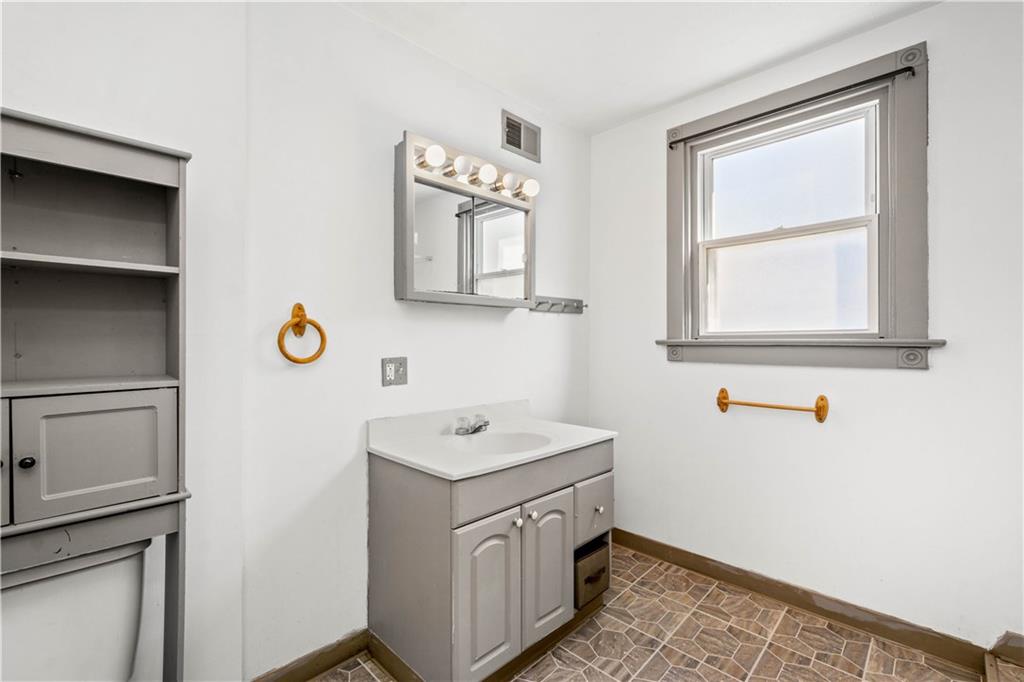 398 Elm Road Ambridge, PA 15003 - Photo 16 of 25 Even a big bathroom!