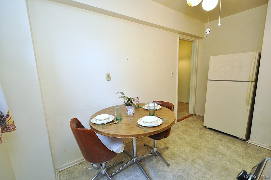 682 Tuckahoe Road, Unit 5H Yonkers, NY 10710 - Photo 11 of 24 a view of a dining room with furniture and a refrigerator