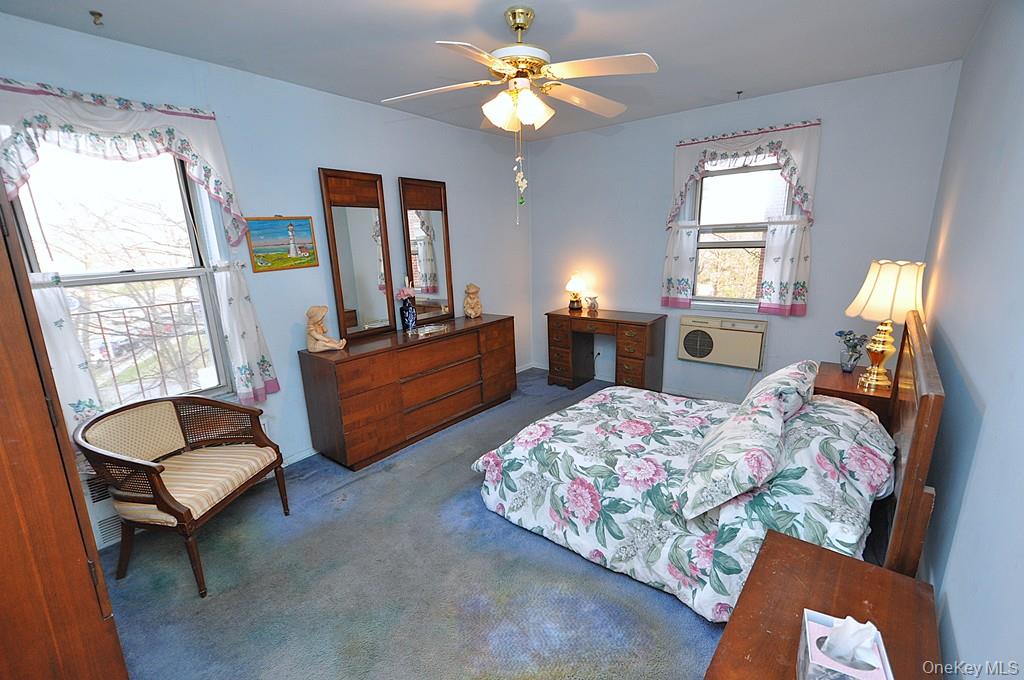 682 Tuckahoe Road, Unit 5H Yonkers, NY 10710 - Photo 12 of 24 a bedroom with furniture and a window