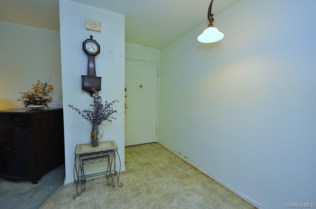 682 Tuckahoe Road, Unit 5H Yonkers, NY 10710 - Photo 20 of 24 a view of room with a potted plant and wooden floor