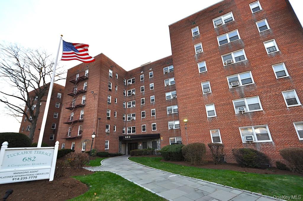 682 Tuckahoe Road, Unit 5H Yonkers, NY 10710 - Photo 2 of 24 a view of a building