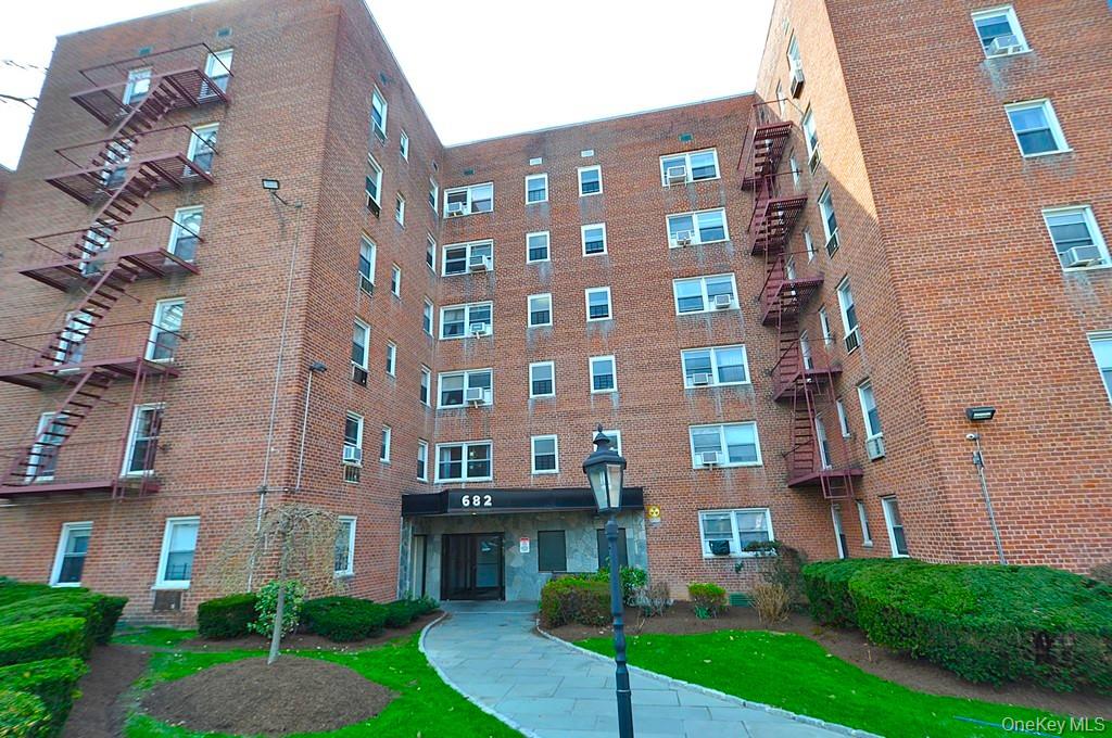 682 Tuckahoe Road, Unit 5H Yonkers, NY 10710 - Photo 24 of 24 a front view of a building