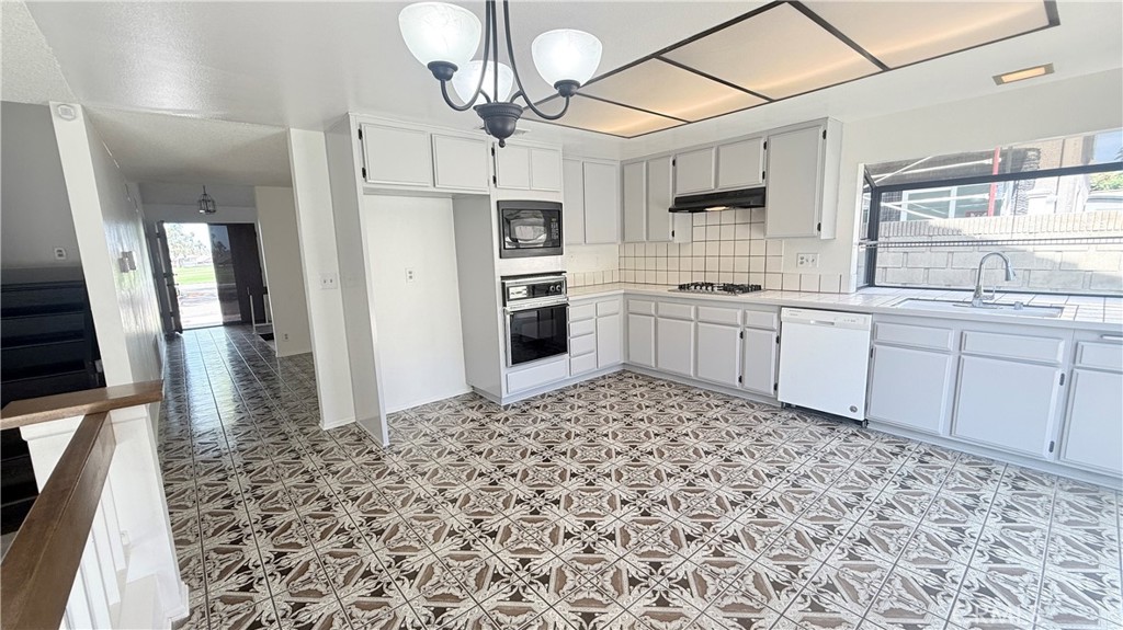 46 Christamon West Irvine, CA 92620 - Photo 13 of 63