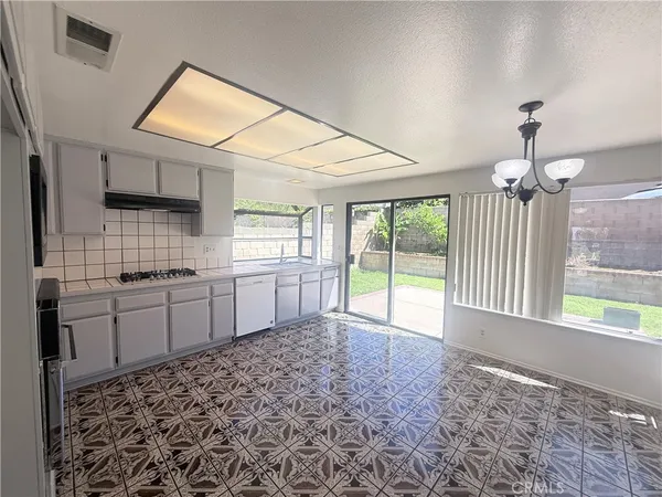 $5,800 | 46 Christamon West, Irvine, CA 92620