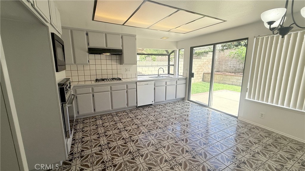 46 Christamon West Irvine, CA 92620 - Photo 10 of 63