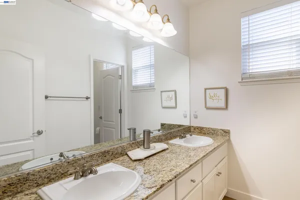 $944,000 | 228 West Heritage Drive, Mountain House, CA 95391
