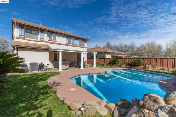 $944,000 | 228 West Heritage Drive, Mountain House, CA 95391