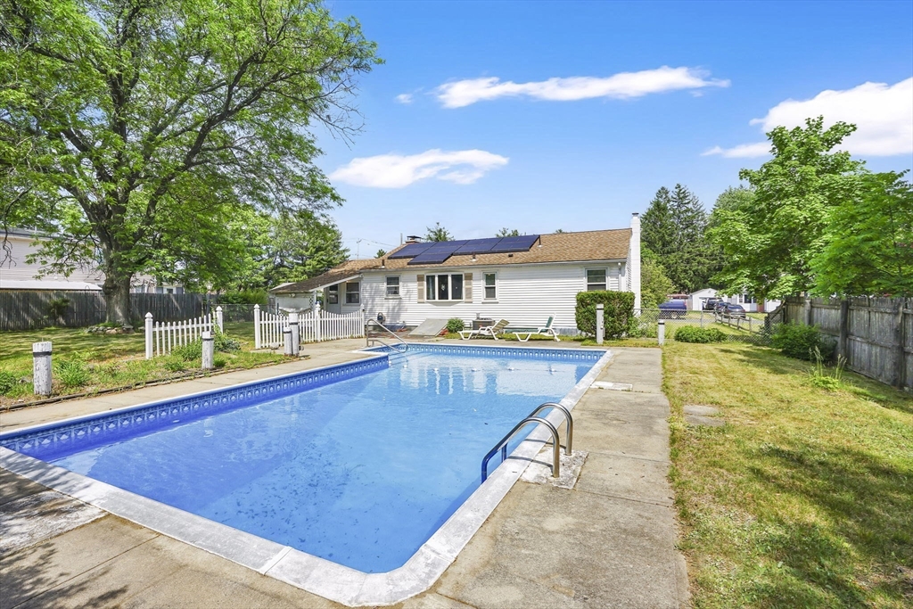 135 Bulat Drive Springfield, MA 01129 - Photo 5 of 42