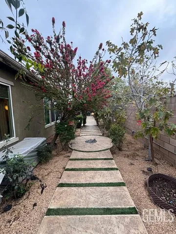 a view of a yard in front of a house